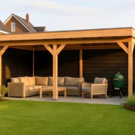 Met zwarte zij- en 2x achterwand